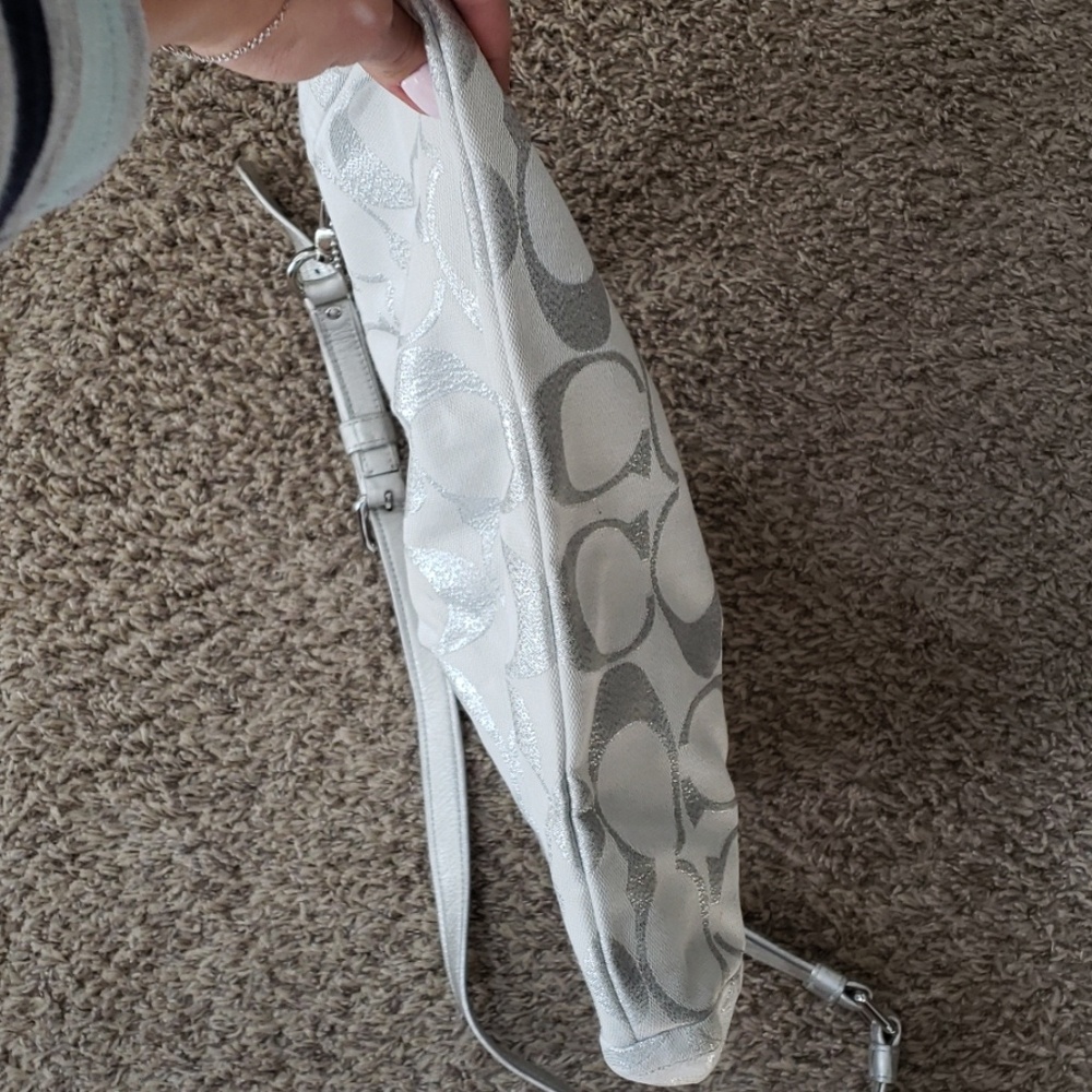 Coach purse - Picture 4 of 6
